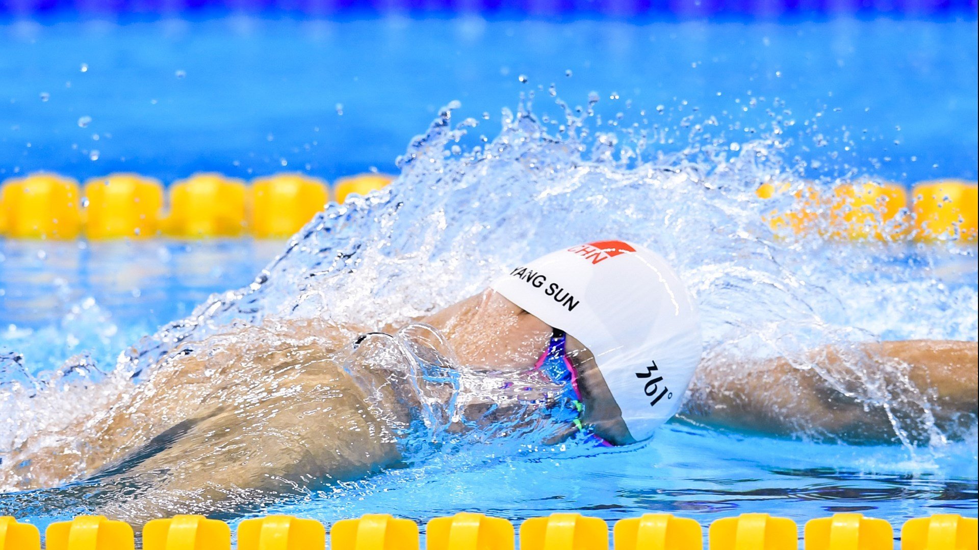 “智能判罚系统的信任危机：科技在裁判中的应用效果与未来突破”